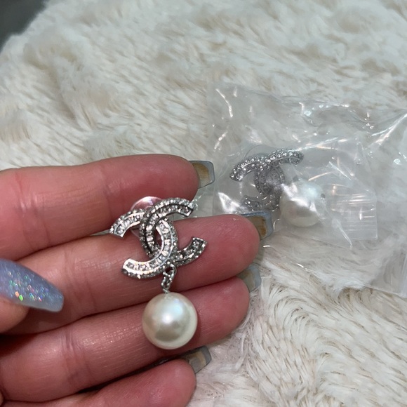 beautiful earrings - Picture 4 of 4